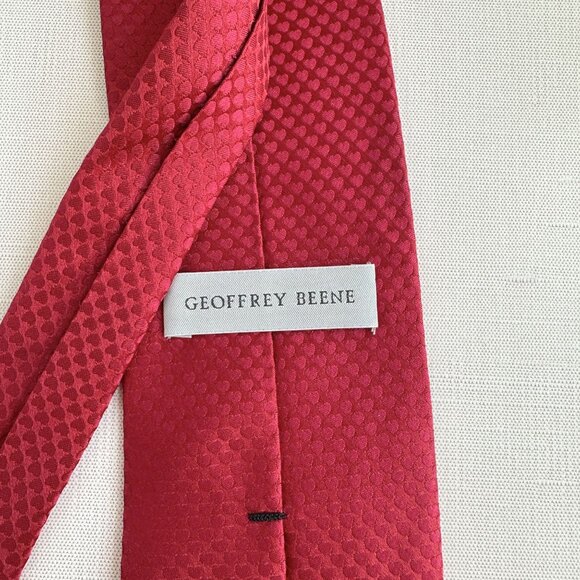 Geoffrey Beene Silk Tie 1990s, Red Heart Pattern, Vintage 100% Silk Necktie - Picture 5 of 10